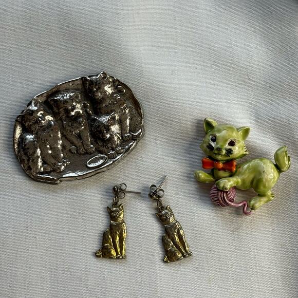 Lot of 3 Vintage Kitty Cat Brooches & Pair of Earrings Cat Lover Kitten - Picture 7 of 9